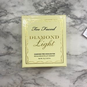 Too Faced - Diamond Light Highlighter